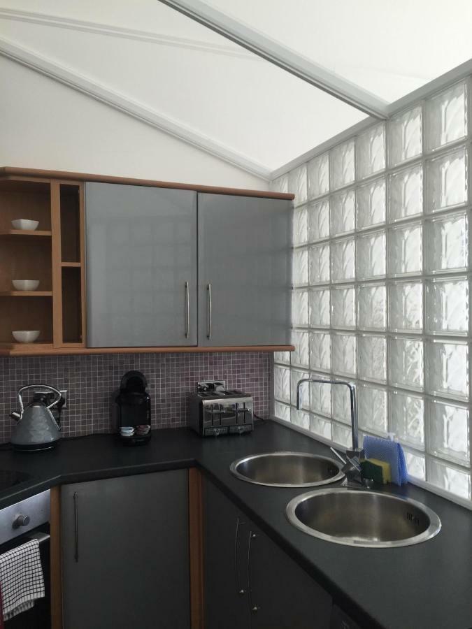 Seaview Regency Apartment Торки Екстериор снимка
